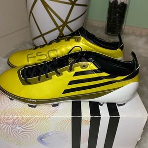 ✨BRAND NEW Metallic Gold Adidas Cleats✨